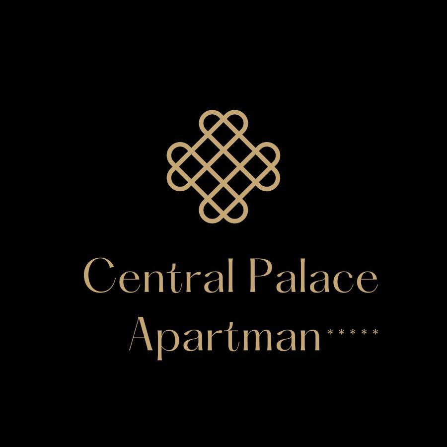 Central Palace Apartman Debrecen Esterno foto