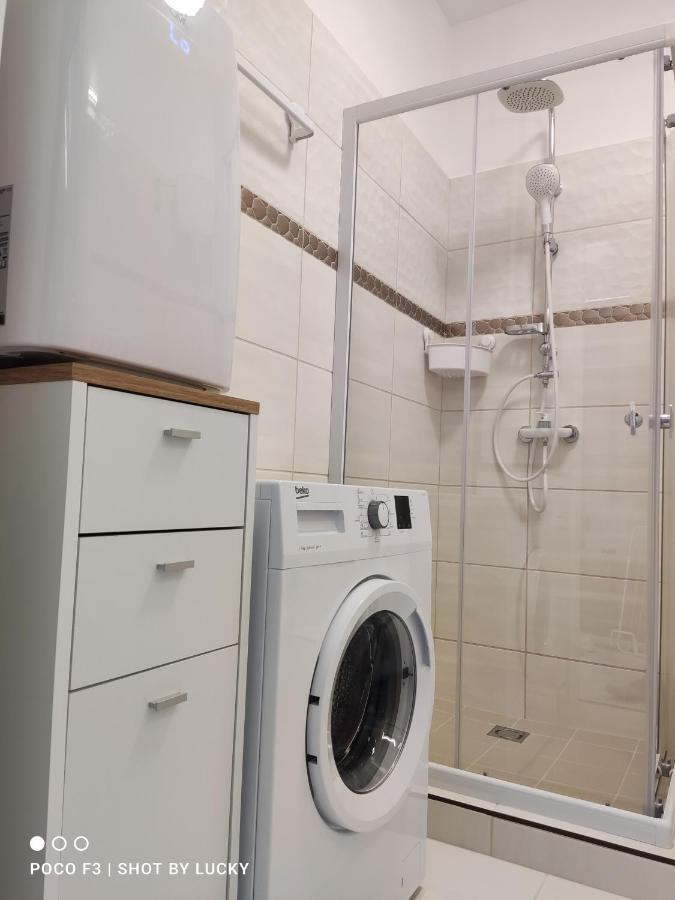Central Palace Apartman Debrecen Esterno foto