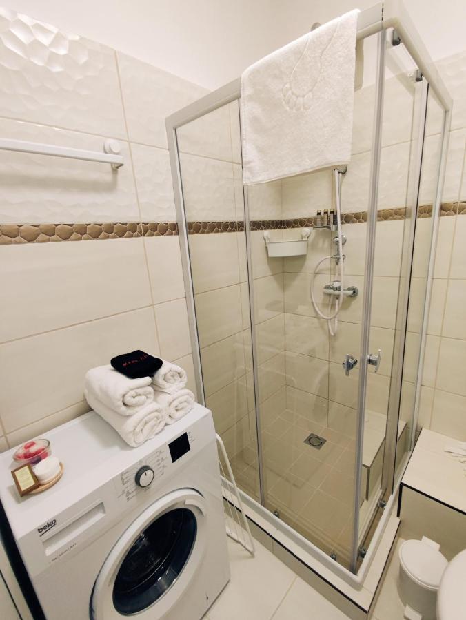 Central Palace Apartman Debrecen Esterno foto