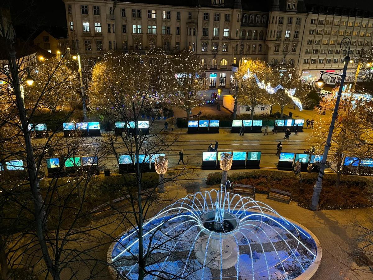 Central Palace Apartman Debrecen Esterno foto