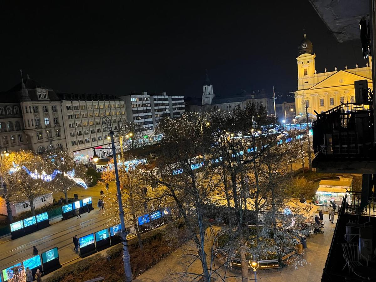 Central Palace Apartman Debrecen Esterno foto